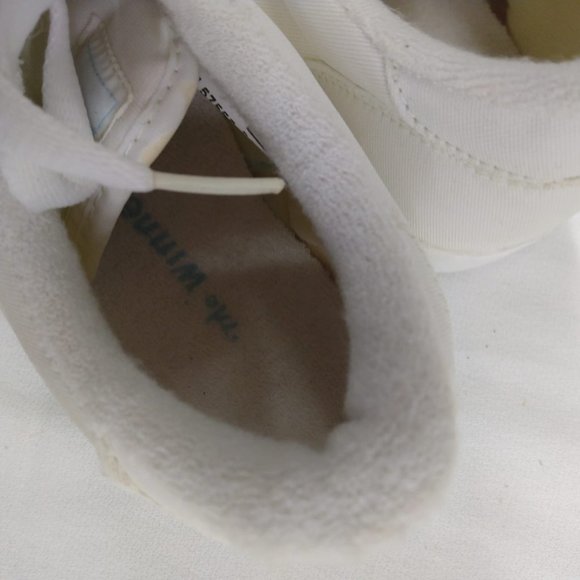 Size 7.5M The Winner White Shoes - Picture 3 of 5